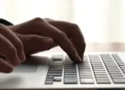 Laptop Lemot Saat Internetan? Ini Penyebab dan Solusinya