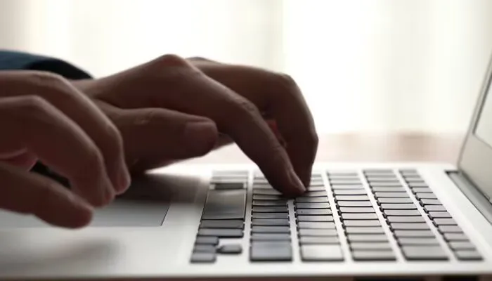 Laptop Lemot Saat Internetan? Ini Penyebab dan Solusinya