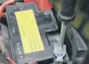 Perbedaan Aki Basah dan Aki Kering: Mana yang Lebih Baik untuk Motor Kamu?