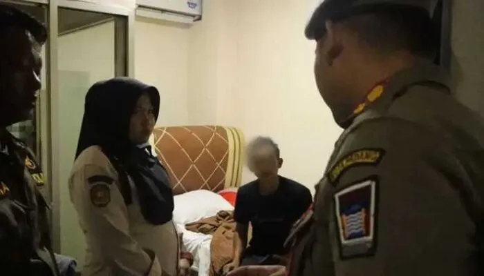 Check-in Hotel, Pasangan Bukan Suami Istri Dicokok Satpol PP Padang